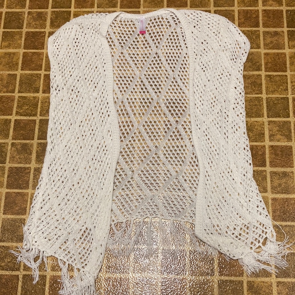 White No Boundaries sweater size M(7-9)